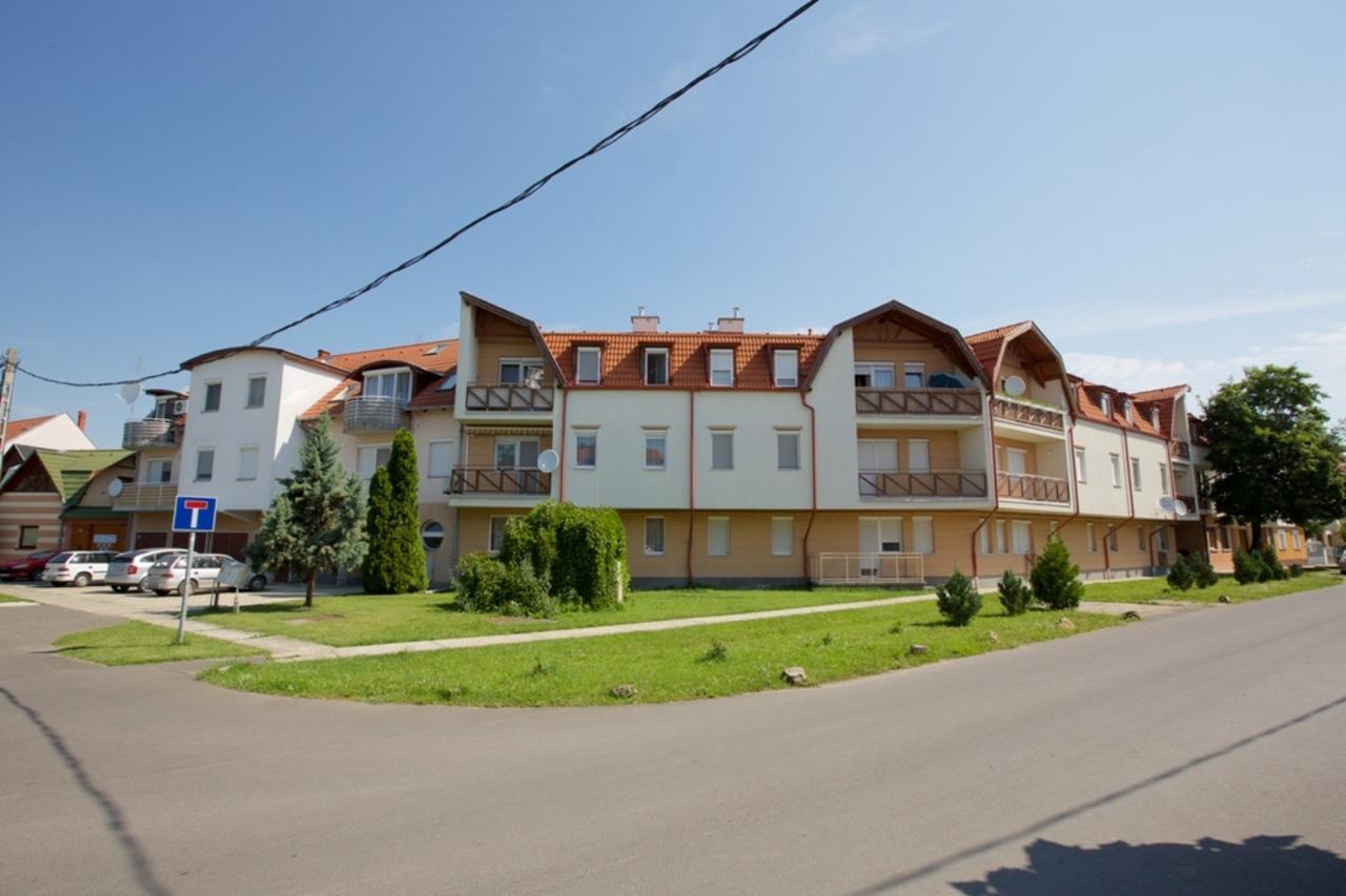 Zoli Apartmanok-Balcony Koelcsey 32 Hajdúszoboszló Exterior foto