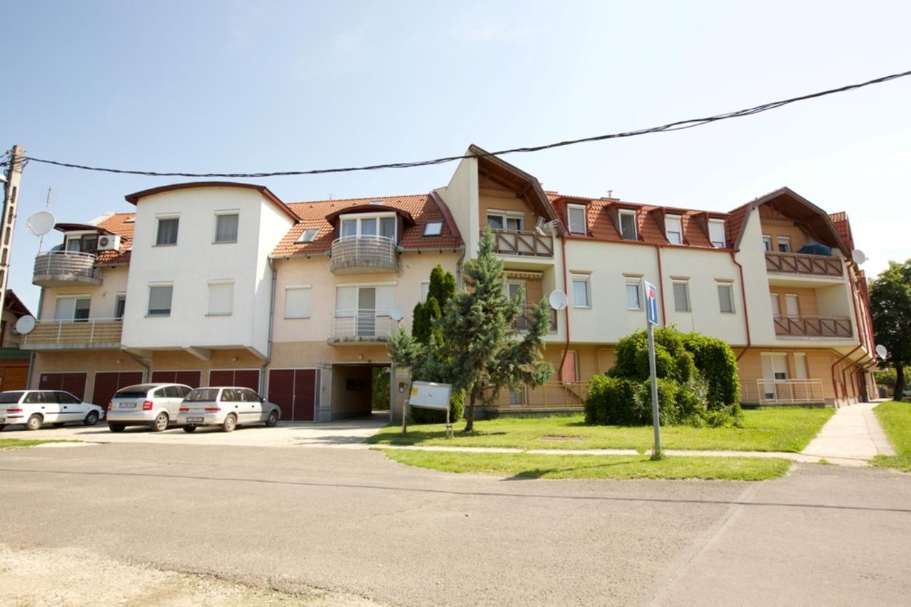 Zoli Apartmanok-Balcony Koelcsey 32 Hajdúszoboszló Exterior foto